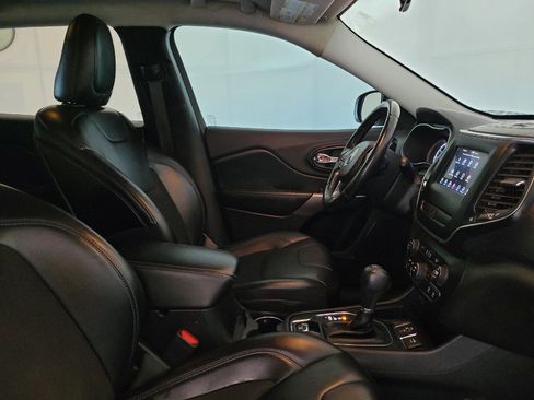 Used 2019 Jeep Cherokee Latitude Plus FWD image 21