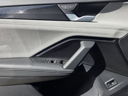 New 2026 Volkswagen Tiguan SE image 16