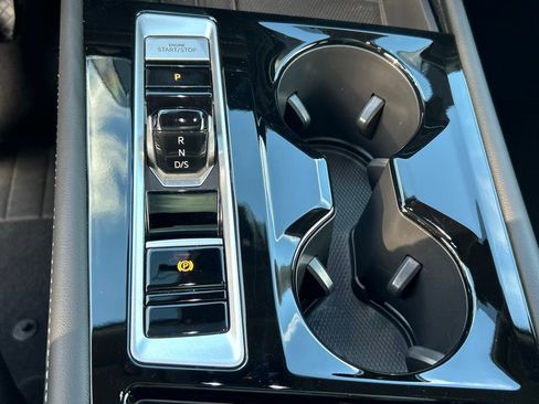 Used 2025 Volkswagen Atlas SE w/ Panoramic Sunroof Package image 34