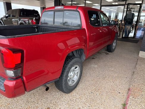 Used 2018 Toyota Tacoma SR w/ SR Convenience Package image 5