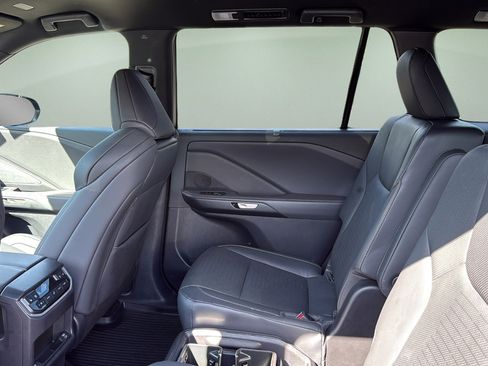 Used 2026 Lexus TX 500h AWD w/ Technology Package image 17