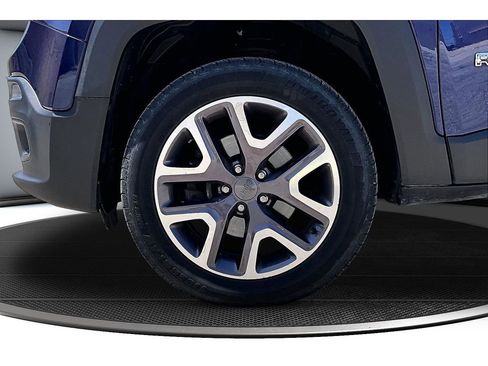 Used 2016 Jeep Renegade Latitude AWD/4WD image 12