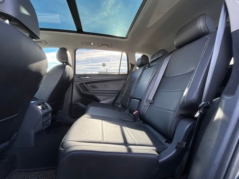Used 2018 Volkswagen Tiguan SE w/ Panoramic Sunroof Package image 12