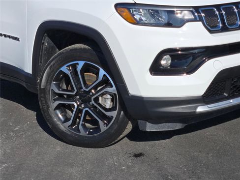 Certified 2022 Jeep Compass Limited image 3