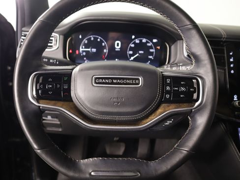 Used 2022 Jeep Grand Wagoneer Series II AWD/4WD image 3
