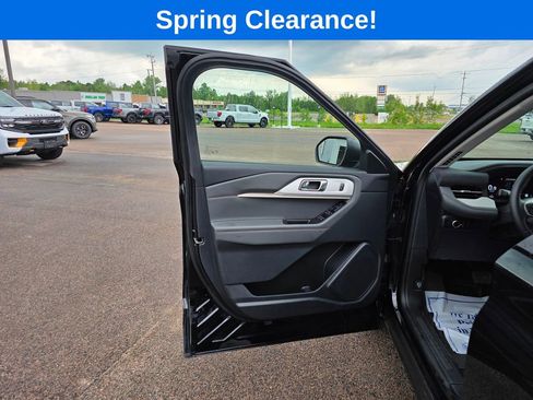 Used 2026 Ford Explorer Active AWD/4WD image 17