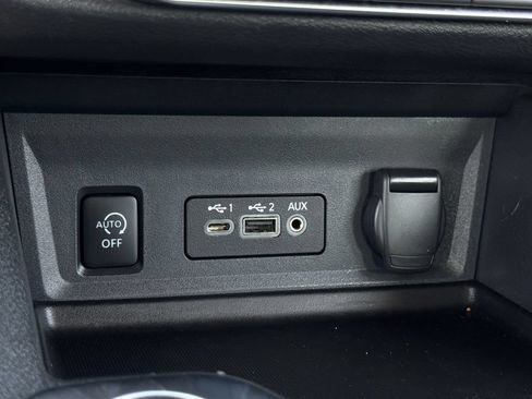 Used 2025 Nissan Sentra SV FWD image 21