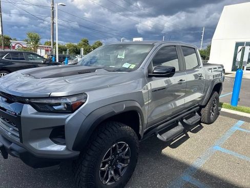 Used 2026 Chevrolet Colorado ZR2 w/ Technology Package AWD/4WD image 4