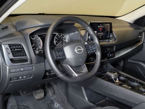 Used 2026 Nissan Rogue SV AWD/4WD image 11