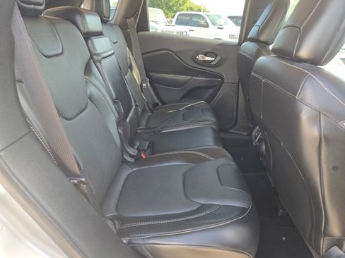 Used 2015 Jeep Cherokee Limited w/ Luxury Group AWD/4WD image 23