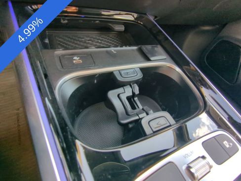 Used 2024 Mercedes-Benz EQB 300 4MATIC image 9