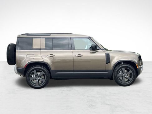 Used 2025 Land Rover Defender 110 S image 7