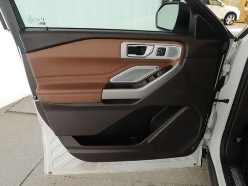 Used 2023 Ford Explorer King Ranch w/ Technology Package AWD/4WD image 10