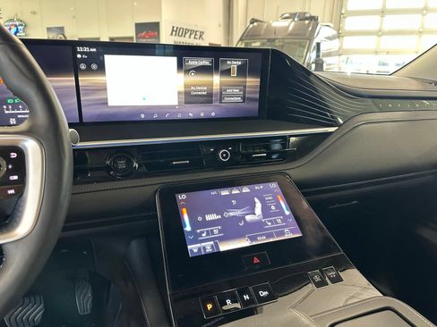 Used 2025 INFINITI QX80 Sensory AWD/4WD image 16