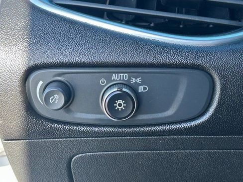 Used 2019 Chevrolet Malibu LT image 24