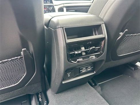 New 2025 Jeep Grand Cherokee Altitude image 17