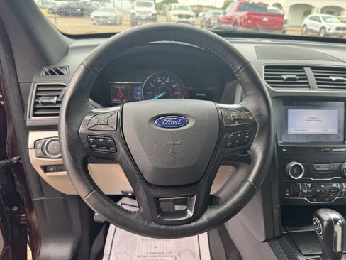 Used 2019 Ford Explorer XLT w/ Equipment Group 202A FWD image 6
