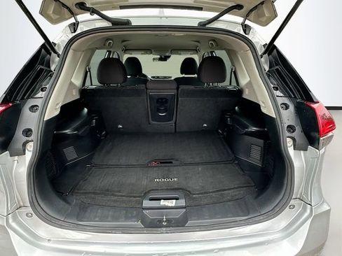 Used 2019 Nissan Rogue S AWD/4WD image 25