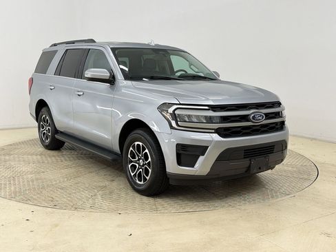 Used 2024 Ford Expedition XLT AWD/4WD image 7