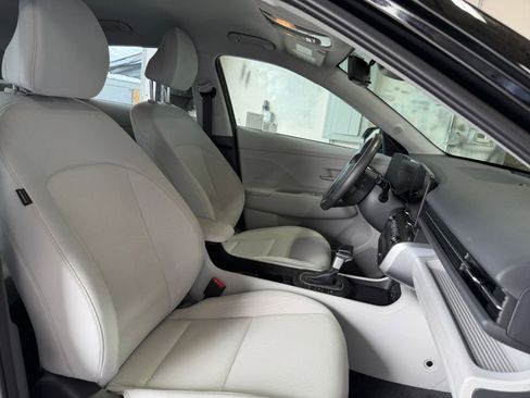 Used 2025 Hyundai Kona SEL image 36