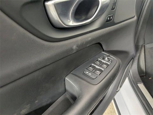 Used 2024 Volvo S60 B5 Plus image 10