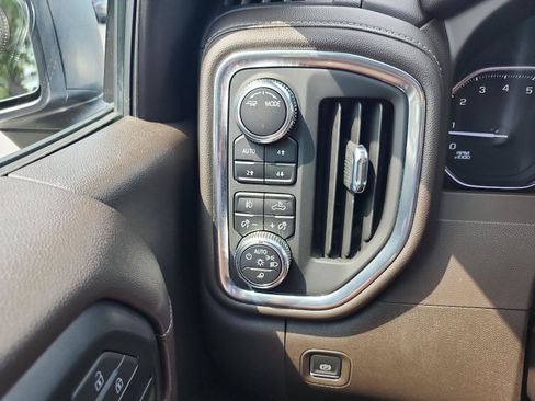 Used 2022 GMC Sierra 1500 SLT w/ SLT Premium Plus Package AWD/4WD image 25