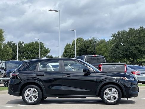 Used 2025 Honda HR-V LX image 3