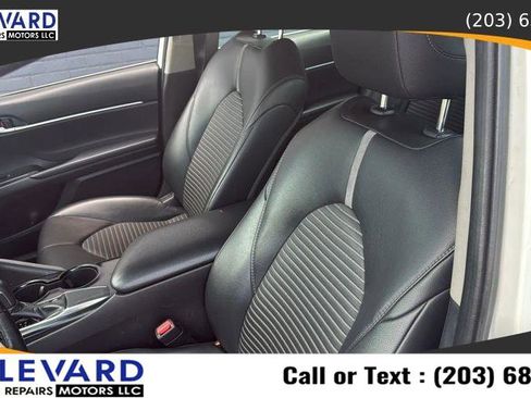 Used 2019 Toyota Camry SE image 24