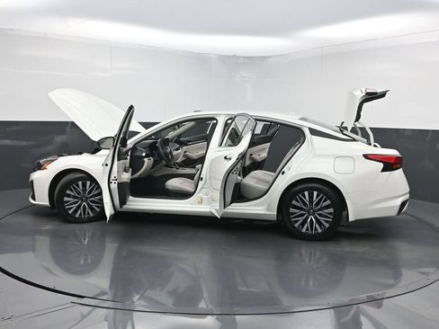 Used 2023 Nissan Altima 2.5 SV w/ SV Premium Package FWD image 38