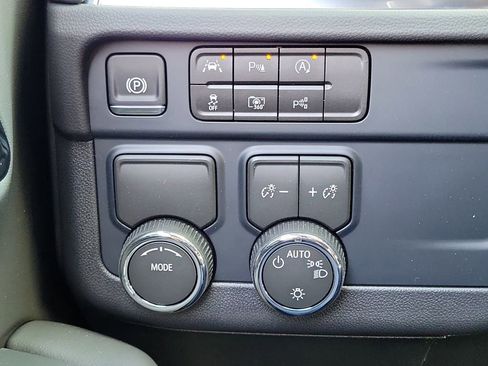 New 2026 Chevrolet Suburban LS image 13