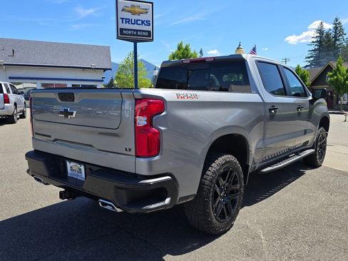 Used 2025 Chevrolet Silverado 1500 LT Trail Boss w/ Convenience Package II AWD/4WD image 2