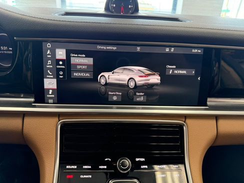 Used 2018 Porsche Panamera 4 AWD/4WD image 52