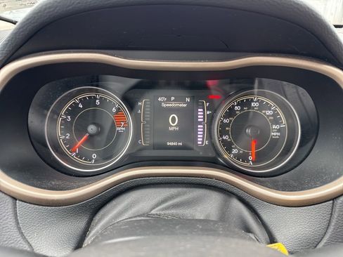 Used 2018 Jeep Cherokee Latitude w/ Altitude Package AWD/4WD image 7