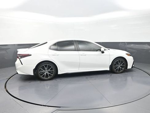 Used 2024 Toyota Camry SE FWD image 9