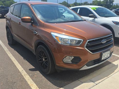 Used 2017 Ford Escape SE AWD/4WD image 3