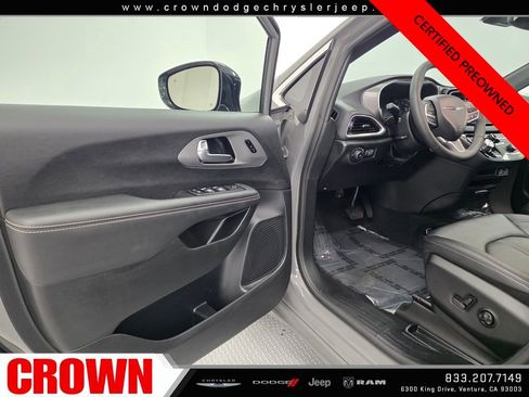 Certified 2025 Chrysler Pacifica Select image 21