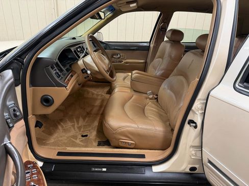 Used 1996 Lincoln Town Car Signature image 10