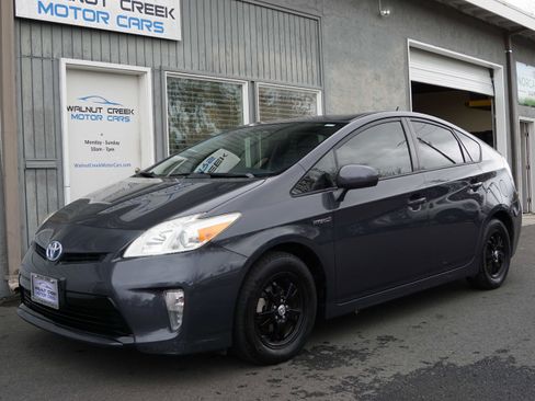 Used 2015 Toyota Prius Two image 3