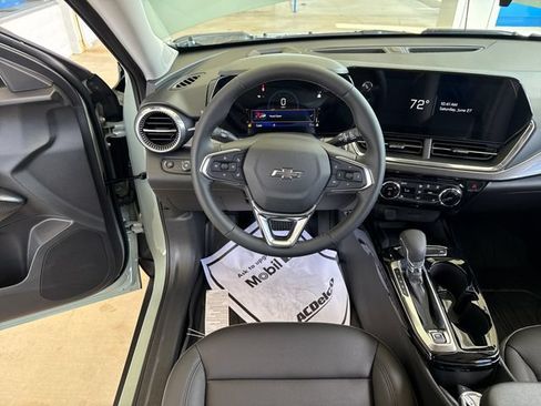 New 2026 Chevrolet Trax ACTIV w/ Sunroof Package FWD image 16
