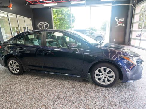 Used 2024 Toyota Corolla LE FWD image 5