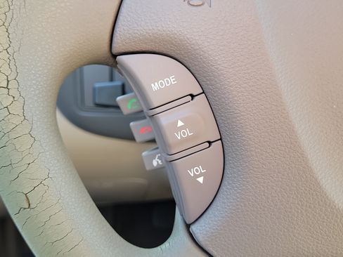 Used 2011 Kia Sedona LX FWD image 25