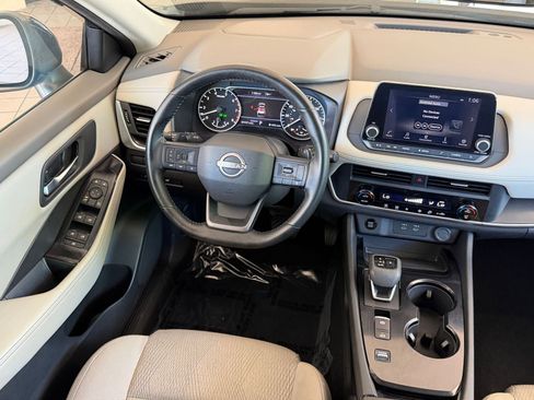 Used 2025 Nissan Rogue SV FWD image 35