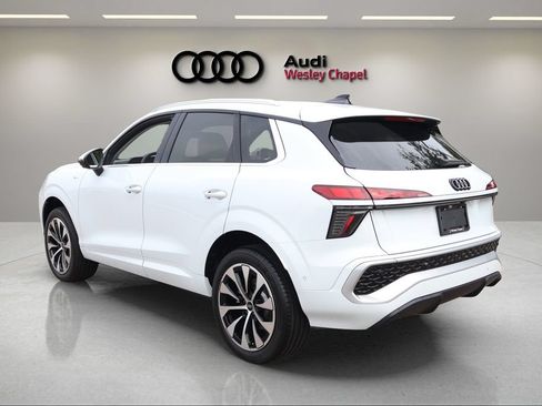 New 2026 Audi Q3 quattro 2.0T AWD/4WD image 3