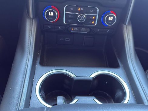 Used 2021 Chevrolet Suburban LT image 21