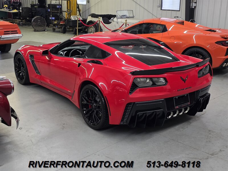 Used 2015 Chevrolet Corvette Z06 w/ 3LZ Preferred Equipment Group RWD image 6