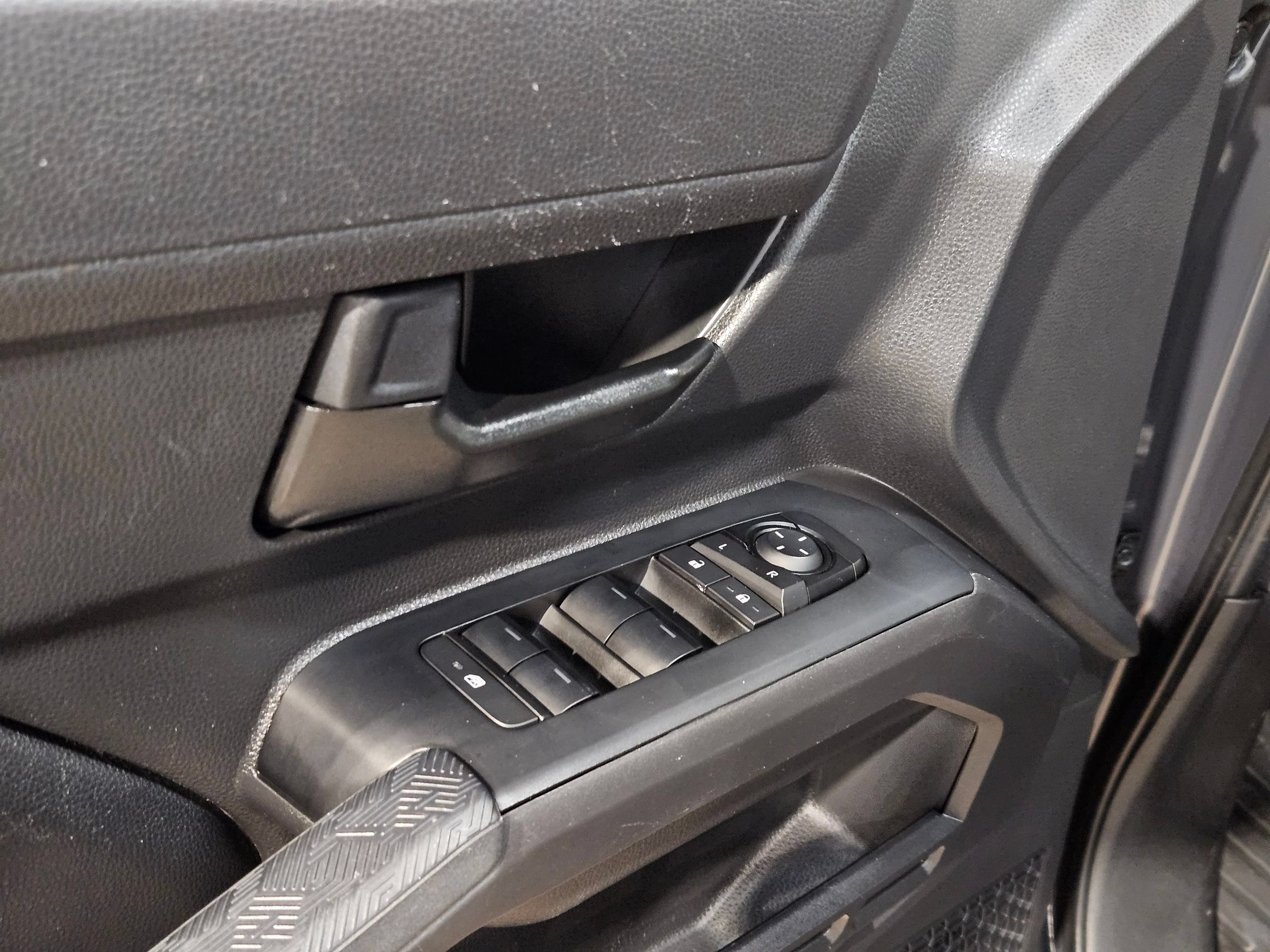 Certified 2025 Toyota Tacoma SR5 AWD/4WD image 21
