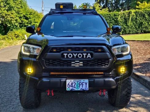 Used 2019 Toyota Tacoma TRD Off-Road w/ Technology Package AWD/4WD image 3