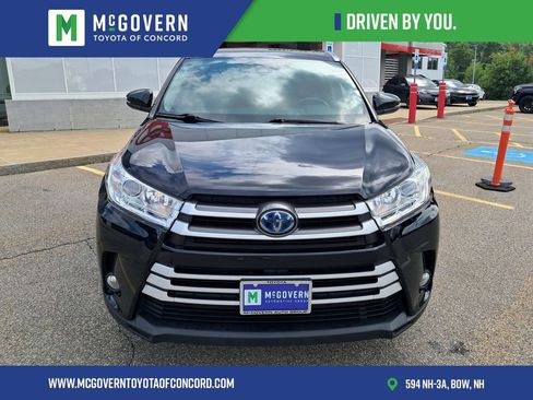 Used 2019 Toyota Highlander XLE w/ Carpet Mat Package (TMS) AWD/4WD image 8