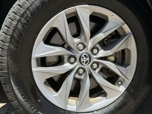 Used 2024 Toyota Sienna XLE FWD image 9