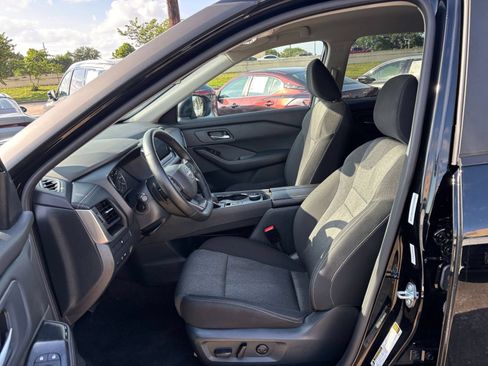 Used 2025 Nissan Rogue SV AWD/4WD image 29